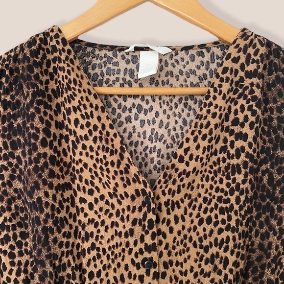 H&M Cheetah Print Crepe Blouse - Picture 4 of 10
